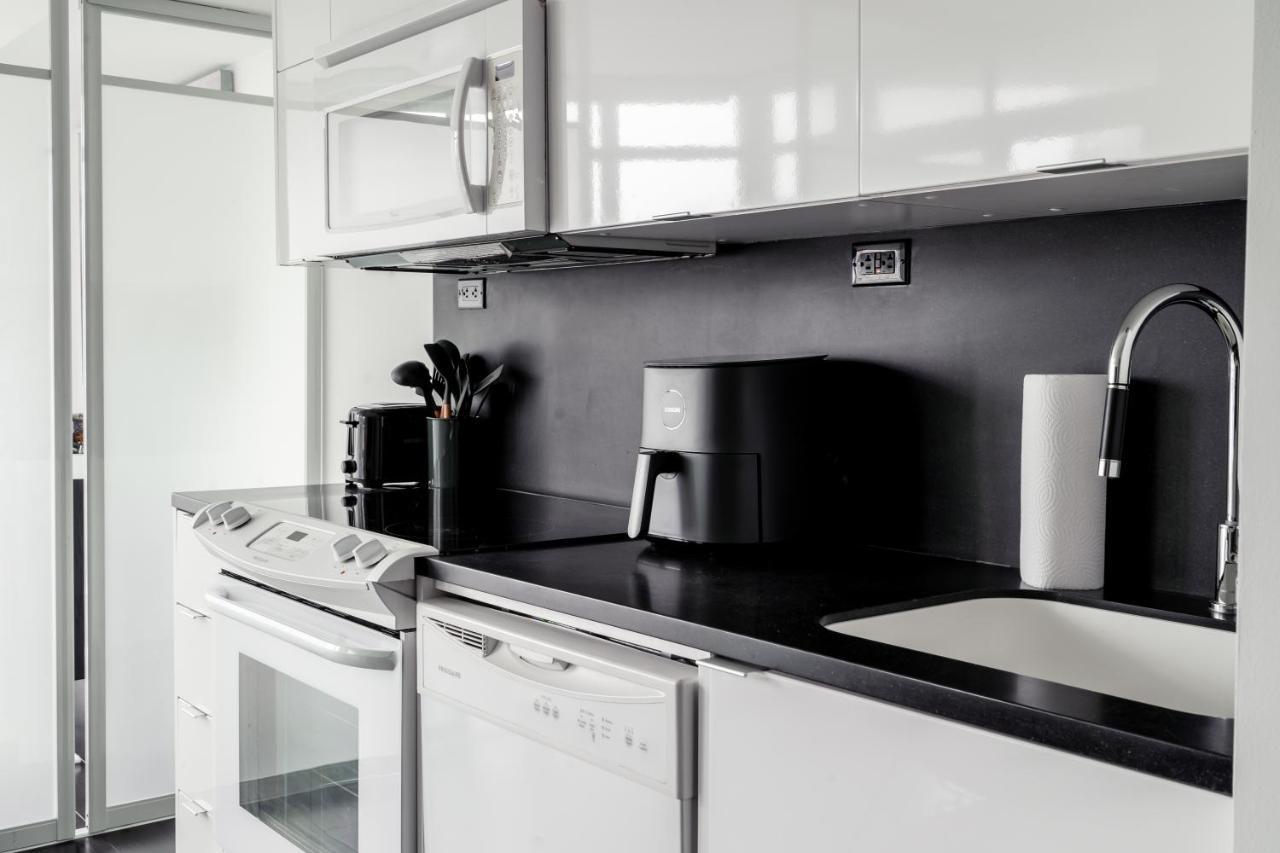 The Perfect Getaway Apartment Toronto Exterior foto