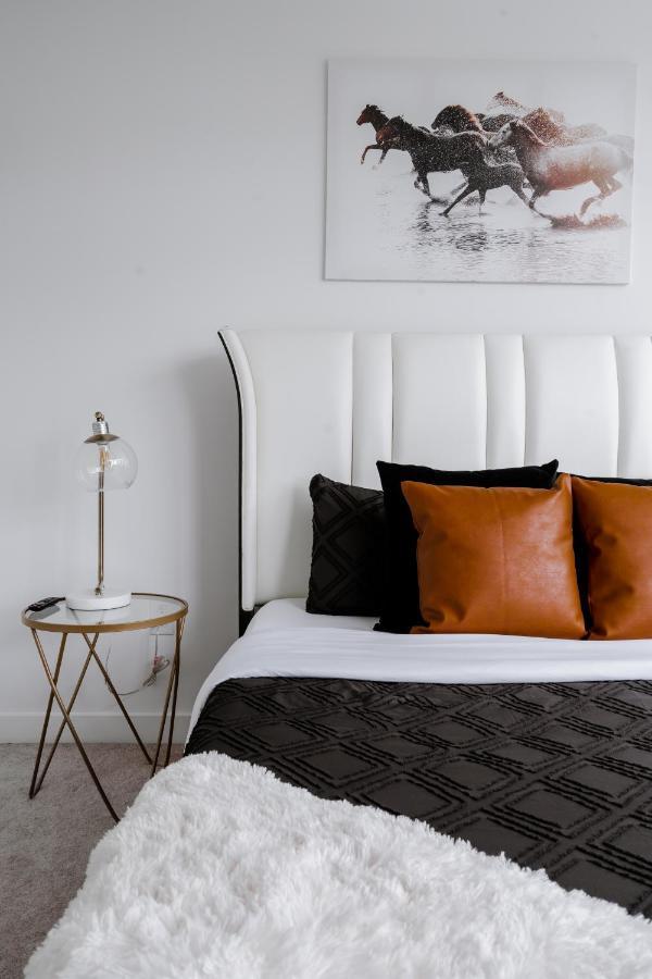 The Perfect Getaway Apartment Toronto Exterior foto