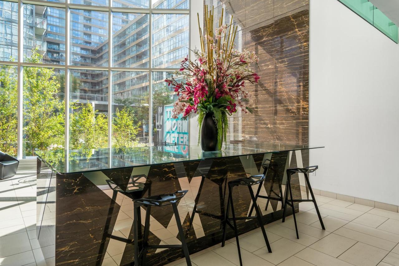 The Perfect Getaway Apartment Toronto Exterior foto